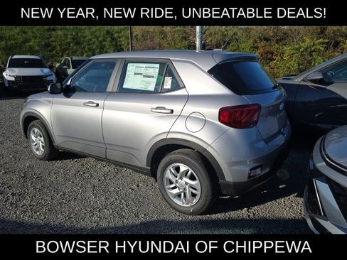 New 2026 Hyundai Venue SE image 3
