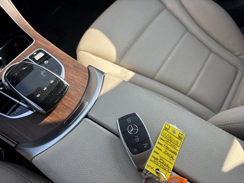 Used 2020 Mercedes-Benz C 300 4MATIC Sedan w/ Premium Package image 33
