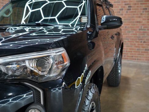 Used 2017 Toyota 4Runner TRD Off-Road image 24