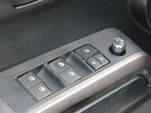 Used 2016 Toyota Tacoma SR5 w/ Towing Package image 19