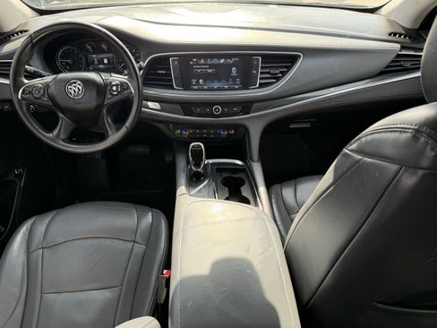 Used 2018 Buick Enclave Essence image 13