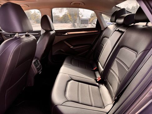 Used 2020 Volkswagen Passat 2.0T R-Line image 10