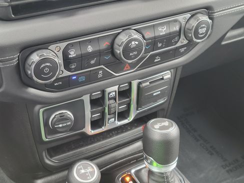 Used 2025 Jeep Wrangler Unlimited Sahara AWD/4WD image 14