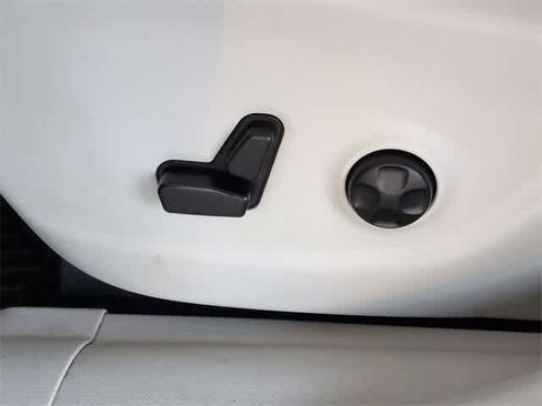 Used 2019 Jeep Cherokee Limited w/ Luxury Group image 18