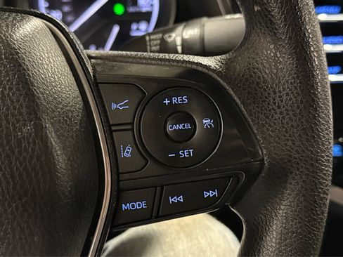 Used 2020 Toyota Camry LE image 23