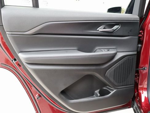 New 2025 Jeep Grand Cherokee L Altitude image 18