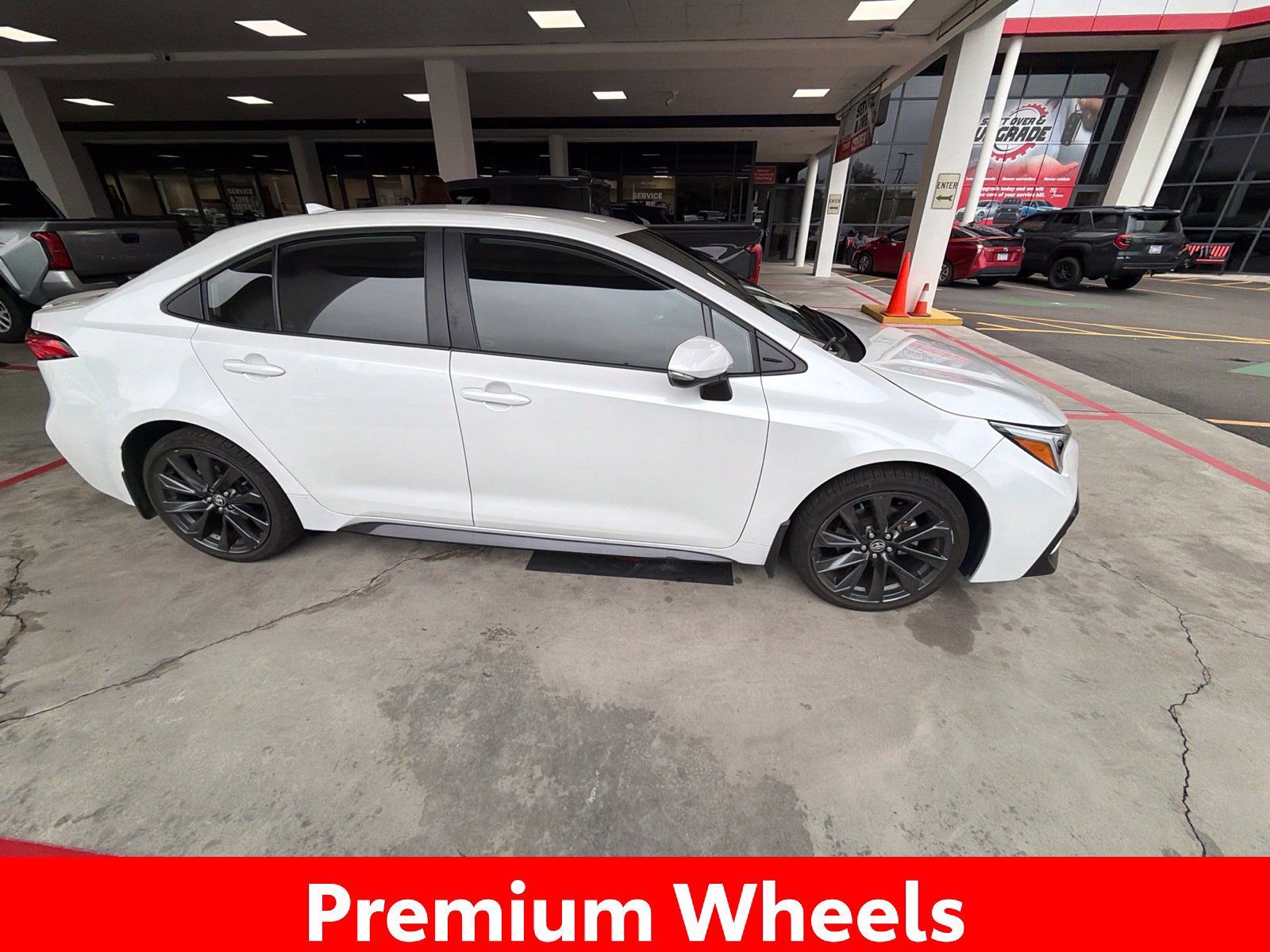 Used 2024 Toyota Corolla SE FWD image 11