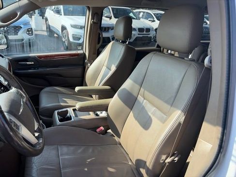 Used 2015 Chrysler Town & Country Touring FWD image 30