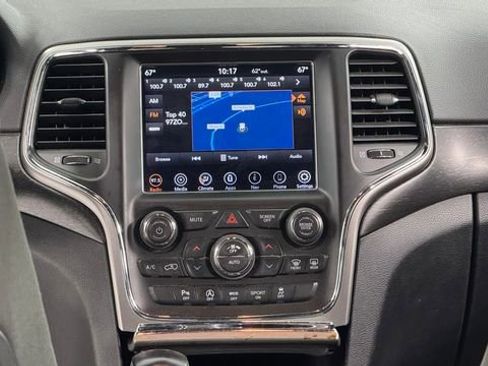 Used 2018 Jeep Grand Cherokee Laredo AWD/4WD image 16