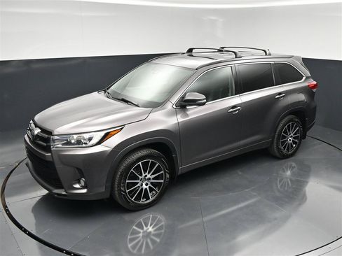 Used 2018 Toyota Highlander SE AWD/4WD image 19
