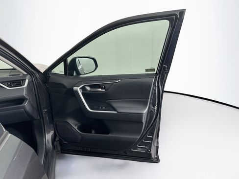 Used 2025 Toyota RAV4 XLE w/ Convenience Package FWD image 34
