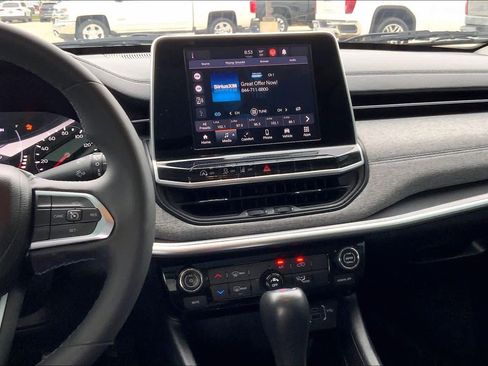 Used 2022 Jeep Compass Latitude w/ Sun and Sound Group AWD/4WD image 7
