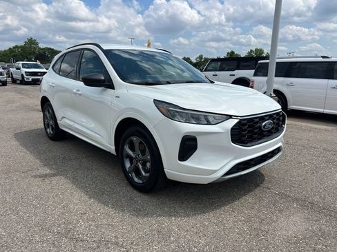 Certified 2024 Ford Escape ST-Line w/ Tech Pack #1 AWD/4WD image 3
