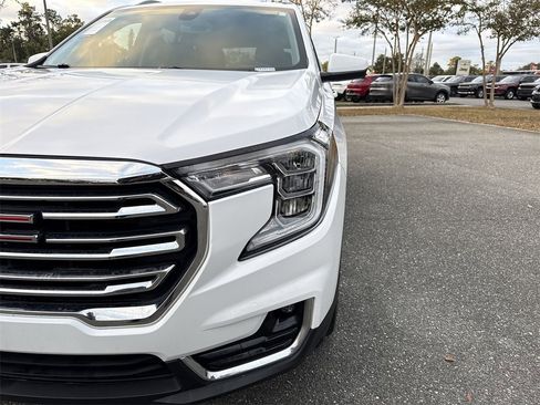 Used 2024 GMC Terrain SLT image 9