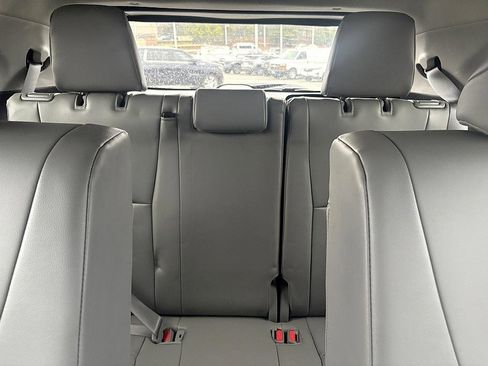 Used 2021 Toyota Highlander XLE image 12