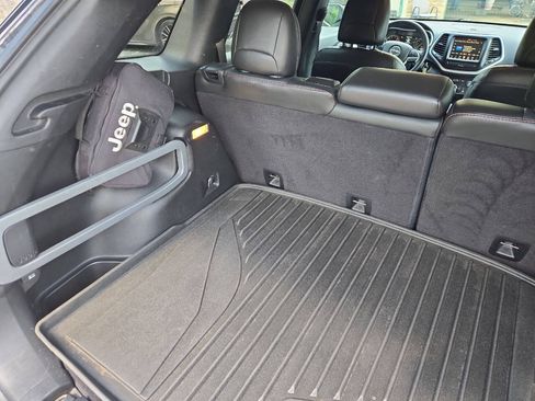 Used 2016 Jeep Cherokee Trailhawk w/ Leather Interior Group AWD/4WD image 17