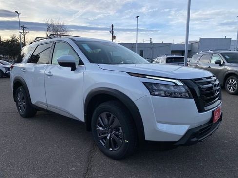 New 2025 Nissan Pathfinder SV w/ Black Appearance Package image 7