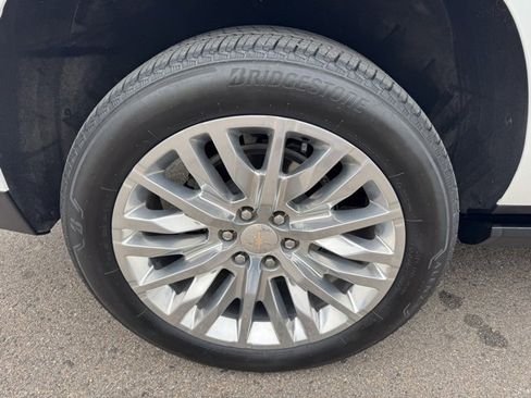 Used 2024 Chevrolet Suburban High Country image 10