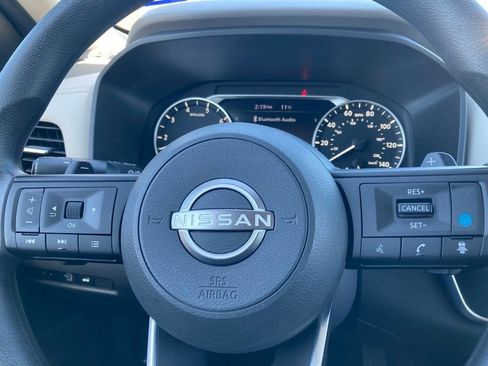 Used 2024 Nissan Rogue SV image 15