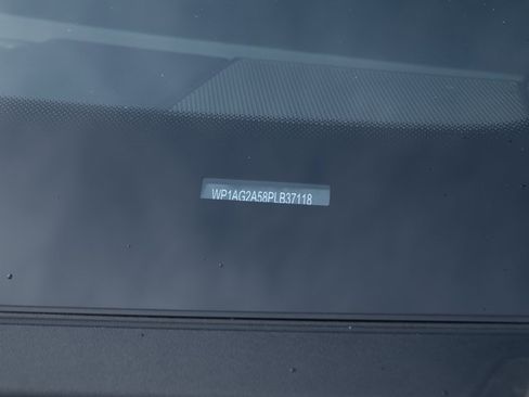 Certified 2023 Porsche Macan S image 31