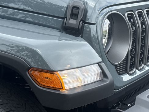 New 2025 Jeep Gladiator Sport image 10