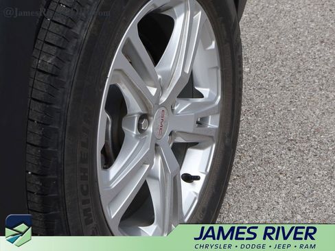 Used 2022 GMC Terrain SLE FWD image 38