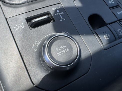 Used 2023 Toyota Highlander XSE AWD/4WD image 40