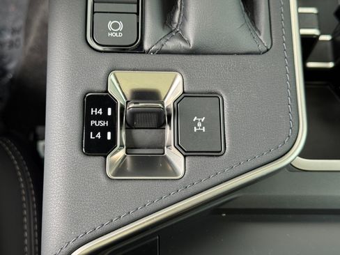 Used 2025 Lexus GX 550 w/ Accessory Package (2T) AWD/4WD image 33