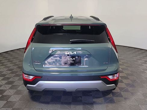 Used 2023 Kia Niro EX FWD image 5
