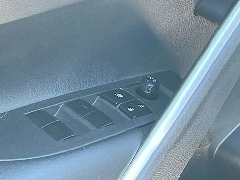 Used 2024 Toyota Corolla Cross XLE w/ Convenience Package image 18