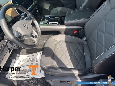 Used 2025 Volkswagen Atlas SE w/ Panoramic Sunroof Package image 14