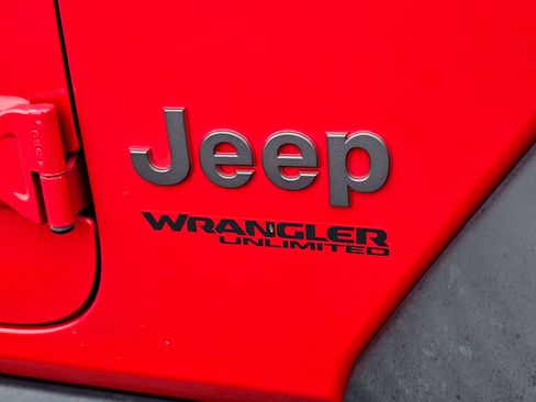 Used 2021 Jeep Wrangler Unlimited Rubicon w/ LED Lighting Group AWD/4WD image 7