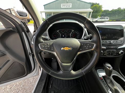 Used 2021 Chevrolet Equinox LT FWD image 16