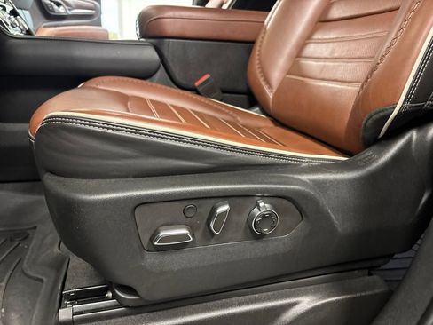 Used 2023 GMC Yukon Denali Ultimate AWD/4WD image 30