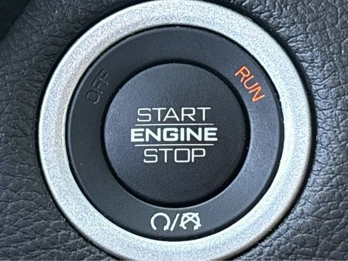 Used 2025 RAM 1500 Big Horn AWD/4WD image 6