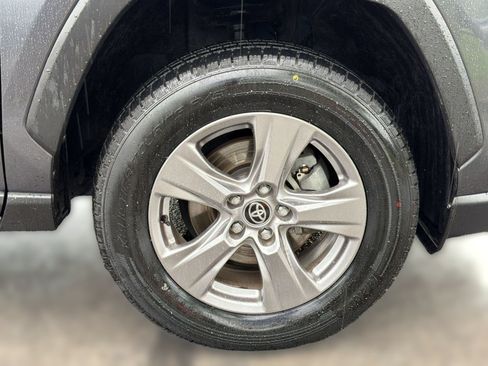 Used 2022 Toyota RAV4 LE AWD/4WD image 10
