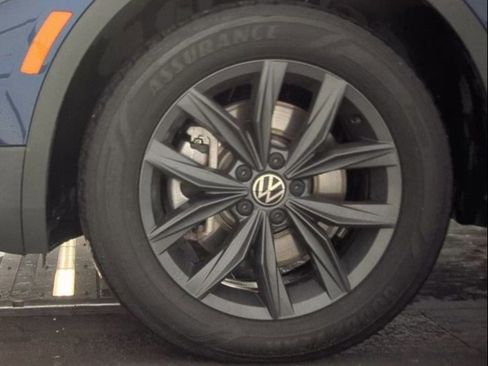 Used 2022 Volkswagen Tiguan SE image 16