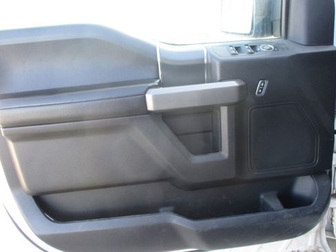 Used 2019 Ford F150 XLT w/ Equipment Group 302A Luxury image 16