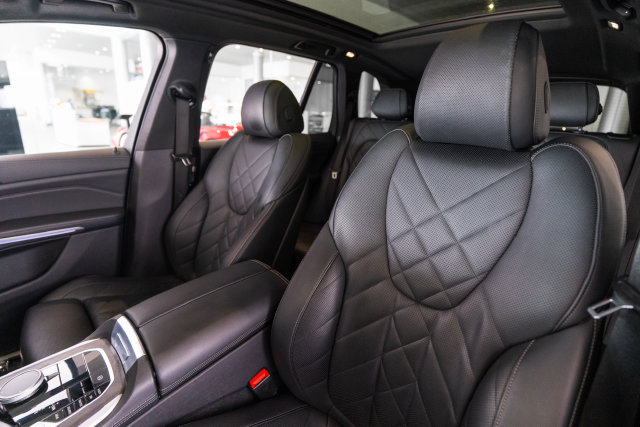 Used 2023 BMW X5 xDrive40i w/ Premium Package AWD/4WD image 5
