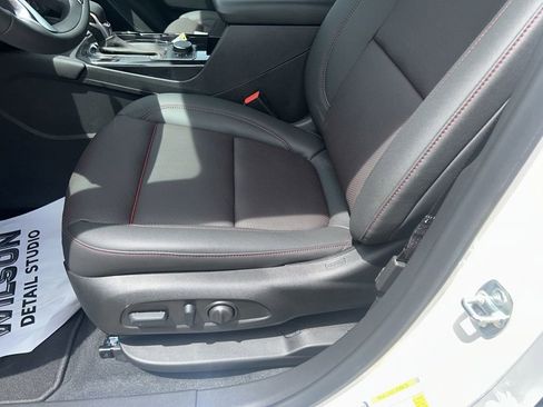 Used 2025 Chevrolet Blazer RS w/ Enhanced Convenience Package FWD image 17