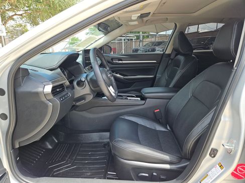 Certified 2025 Nissan Altima 2.5 SL FWD image 9