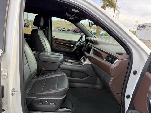 Used 2022 GMC Yukon XL Denali image 14