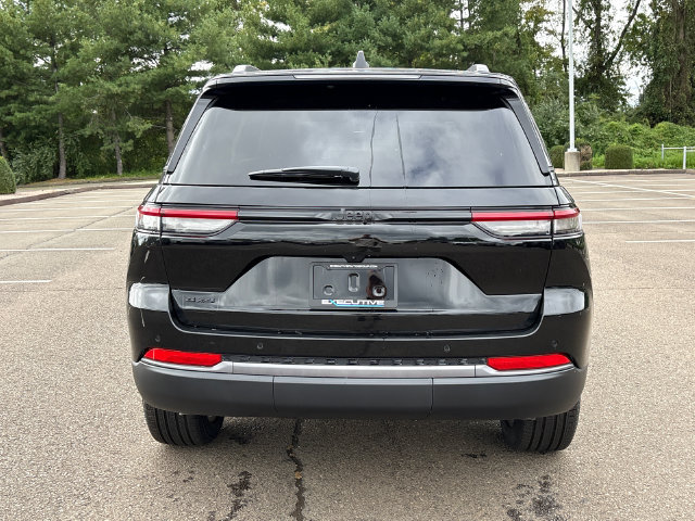 New 2027 Jeep Grand Cherokee Limited AWD/4WD image 3