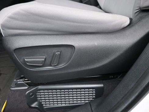 Used 2025 Toyota Sienna LE image 23