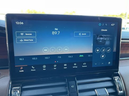 Used 2024 Lincoln Navigator L Reserve AWD/4WD image 10