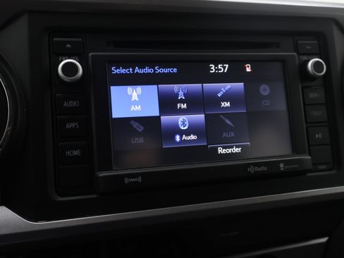 Used 2018 Toyota Tacoma SR5 AWD/4WD image 39