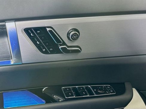 New 2026 Cadillac Vistiq Platinum image 17