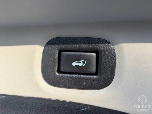 Used 2018 Nissan Rogue SV FWD image 27