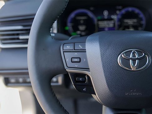 Used 2025 Toyota Camry XSE image 14