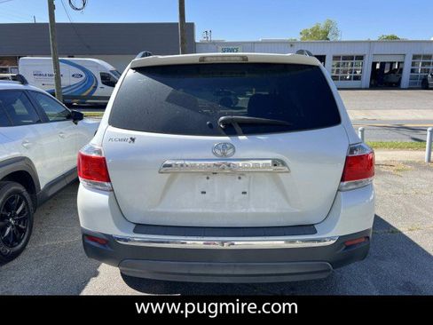 Used 2011 Toyota Highlander 2WD w/ Tech Pkg image 5